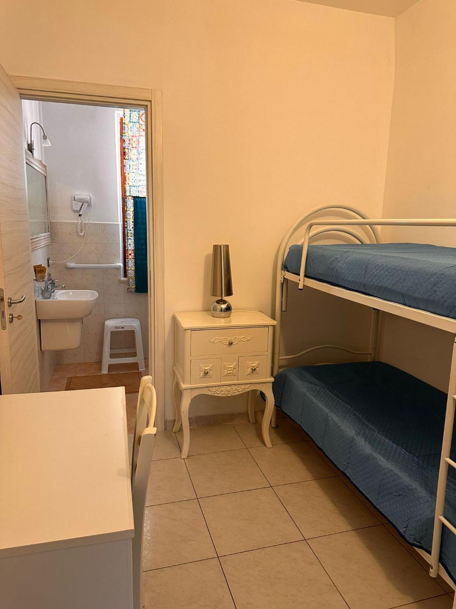 A Due Passi Dal Centro Apartman Favignana Kültér fotó